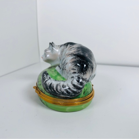 Limoges Trinket box - Chamart Limoges Porcelain Cat Box - Picture 6 of 15